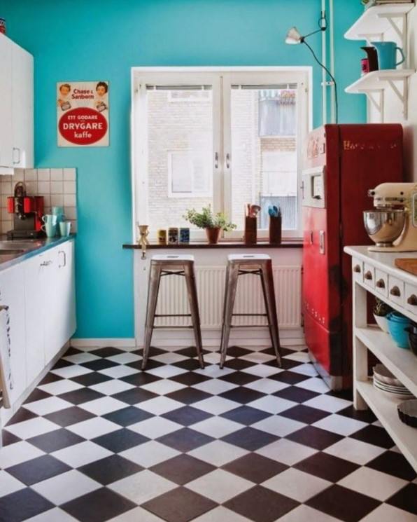 siyah beyaz dama desenli mutfak zemin fayansı