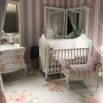 çiçek desenli bebek odası mobilyaları