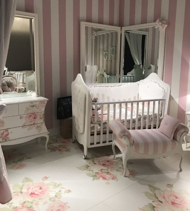 çiçek desenli bebek odası mobilyaları