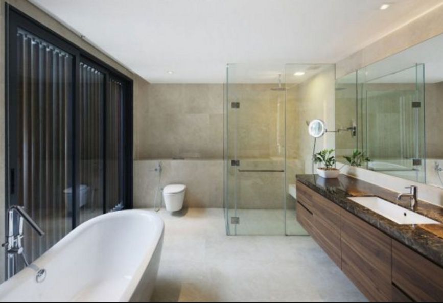 şeffaf duşa kabinli modern banyolar