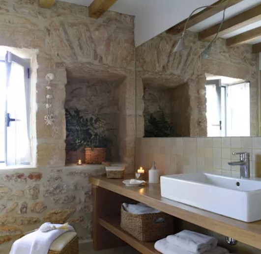 doğal taş kaplamalı duvarlar ile banyolar 2019