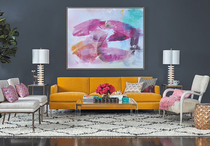 modern sarı kanepe ile salon dekorasyonu