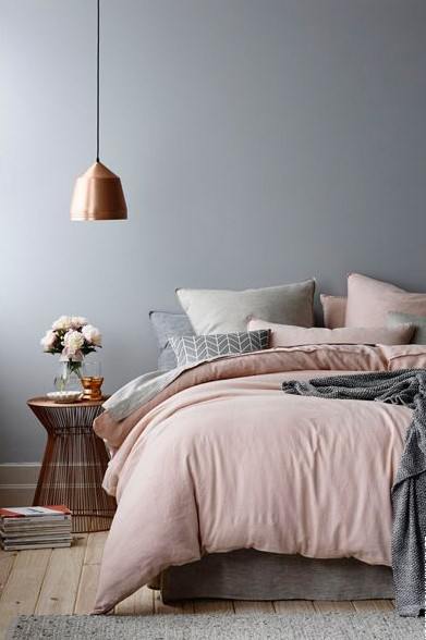 gri ve pembe yatak odası dekorasyonu 2018
