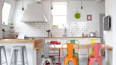 beyaz bir mutfağa nasıl renk eklenir