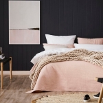 toz pembe yatak odası dekorasyonu 2020