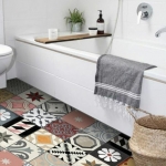 Patchwork fayanslar ile banyo zemini