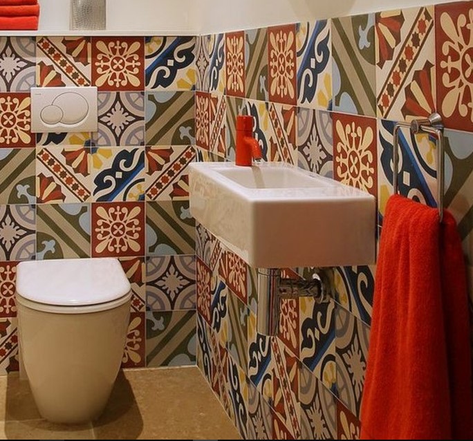 Tuvalet için patchwork fayanslar
