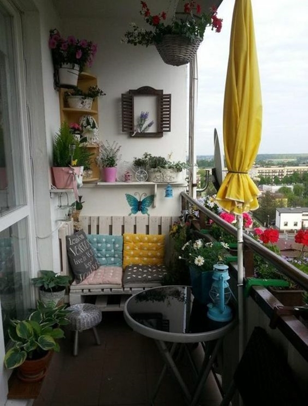 ahşap balkon koltuğu ile vintage tarz