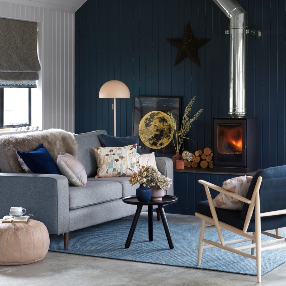 mavi ve gri tasarımlı oturma odası