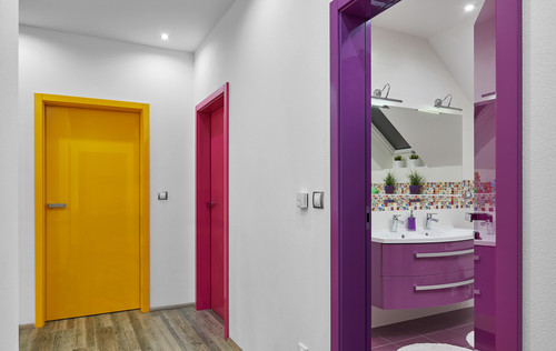 Rengarenk oda kapıları