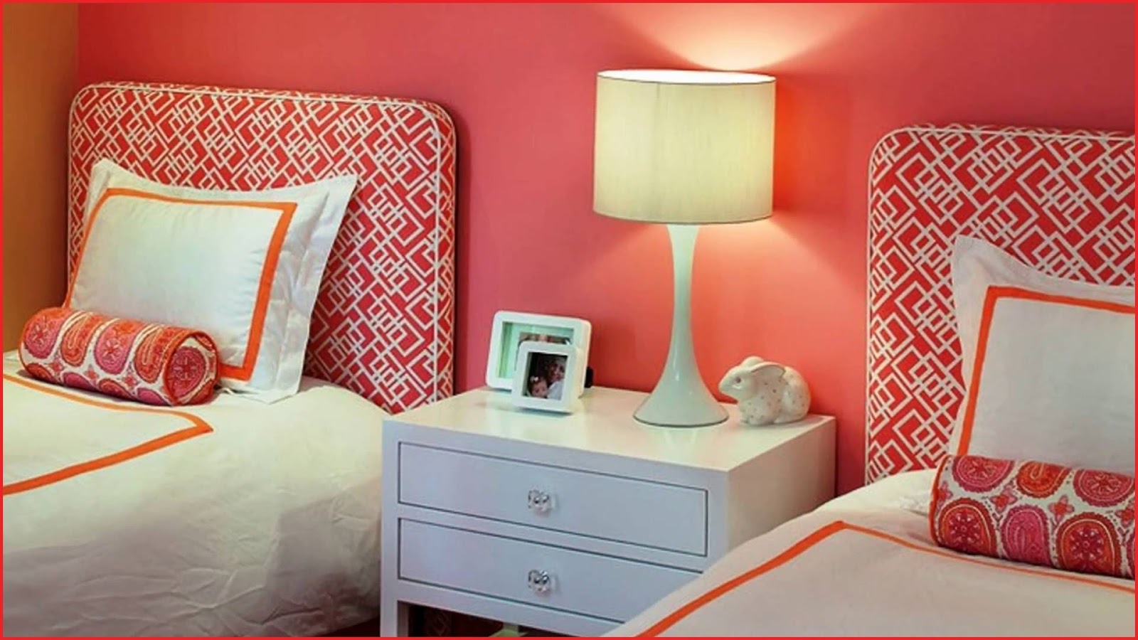 Mercan rengi yatak odası