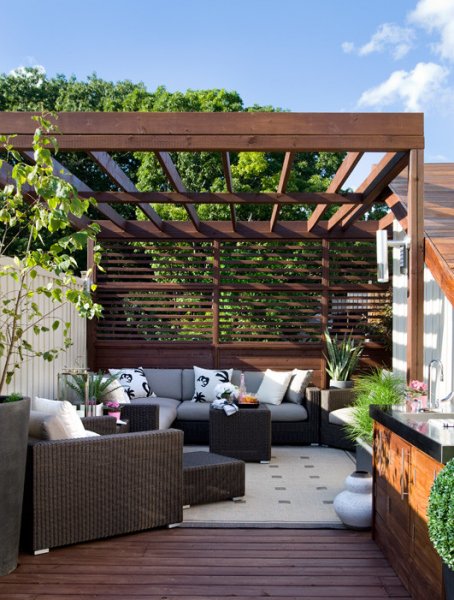 Doğal görünümlü teras pergola