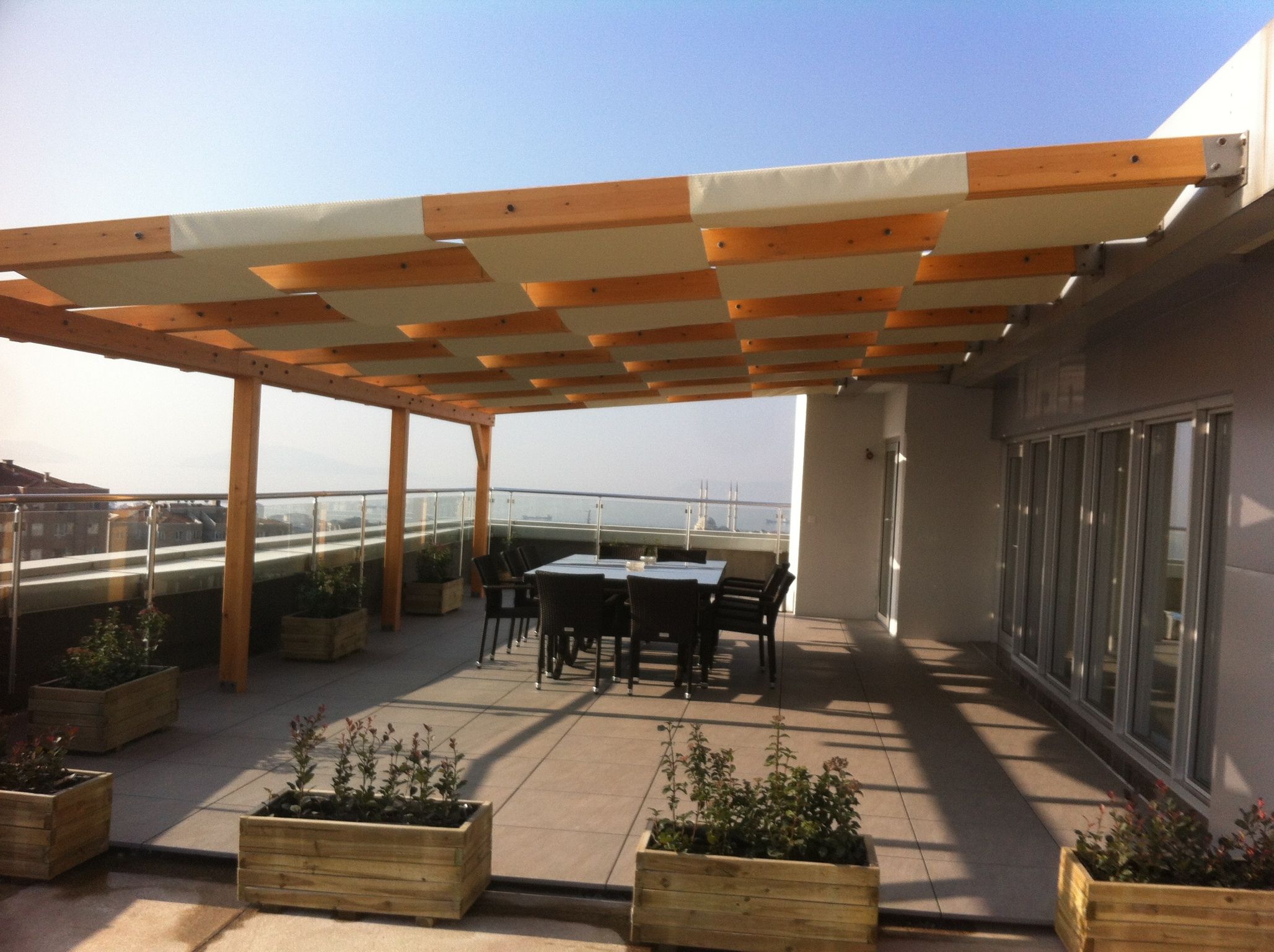 İki renkli pergola teras