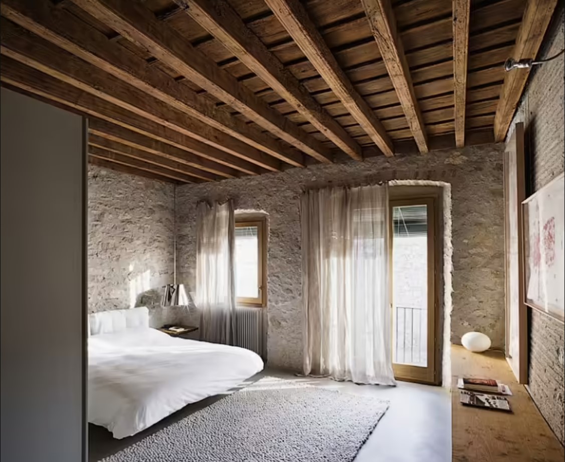 Ortaçağ Tarzında Modern Yatak Odası
