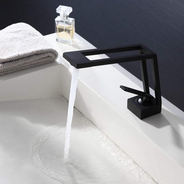 Mat Siyah Minimalist Banyo Bataryası
