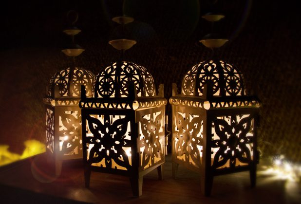 Titreşen ışıklar, peri ışıkları, elektrikli dekoratif mumlar ve dekoratif lambalar