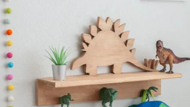 Kanca olarak dinozor figürlü DIY ahşap dinozor rafı