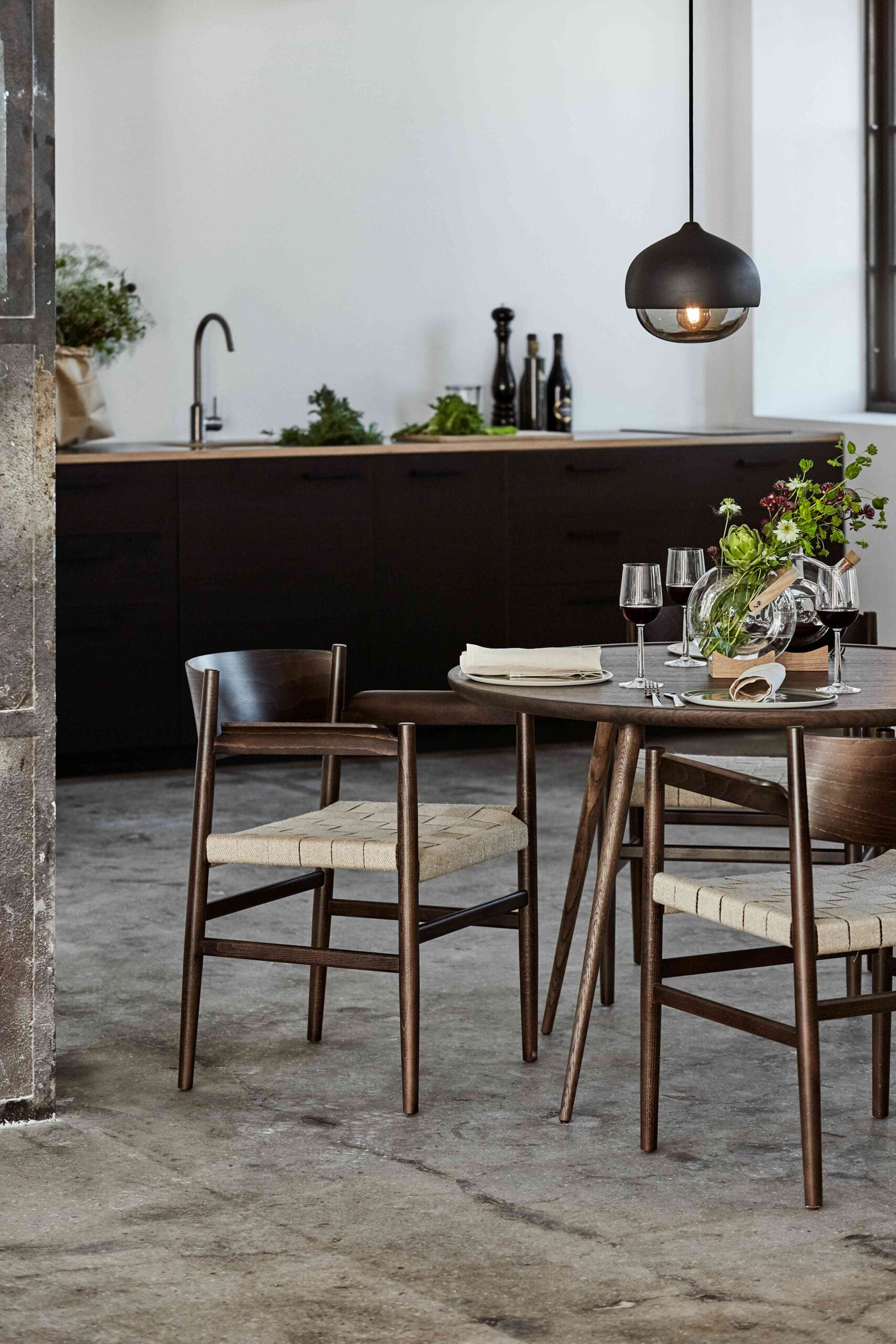 bu bir İskandinav Mater-a-eko markasından-sevimli minimalist estetiğe ölçekli bir mobilya ve aydınlatma paketidir